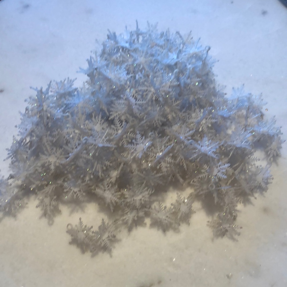 CHRISTMAS GARLAND • WHITE SNOWFLAKES